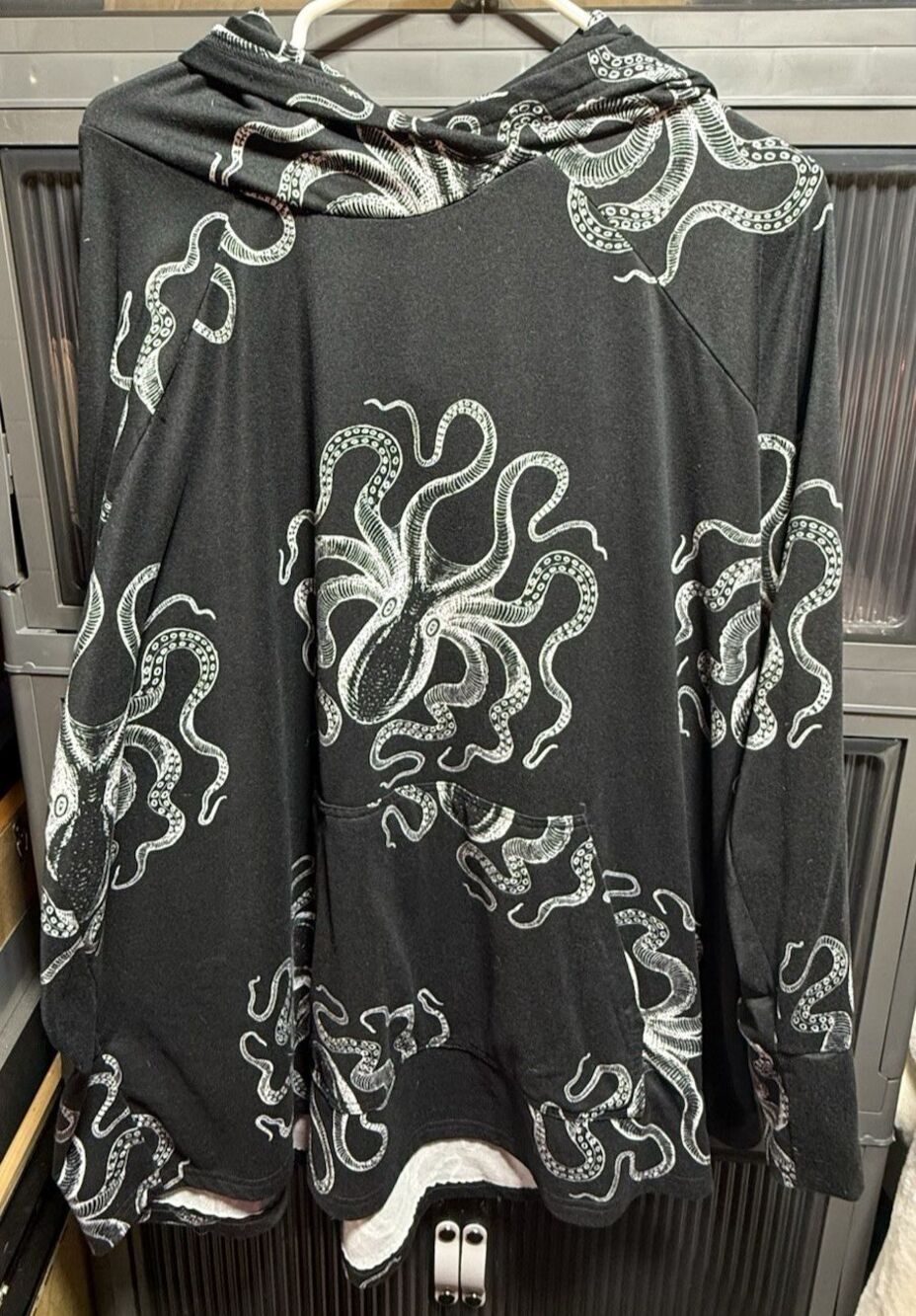 LuLaRoe Unicorn Amber Hoodie 3XL Black White Octopus Tentacle Plus Size EUC